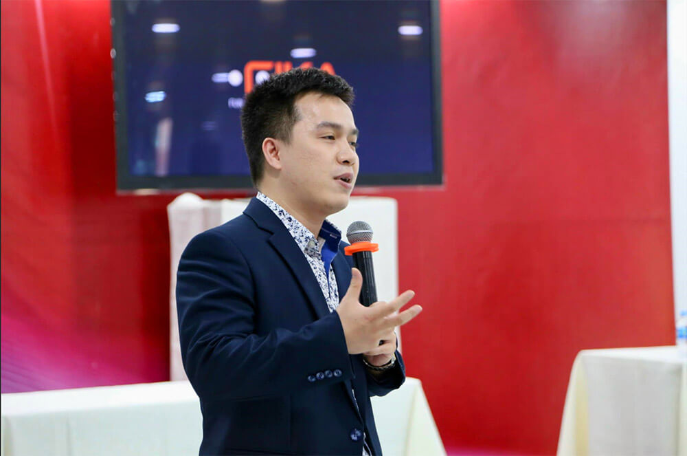 CEO Lê Quân Dusk CEO Lê Quân Dusk